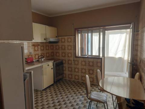 Apartamento T2 em Ermesinde com 104  m2,garagem BOX e varanda