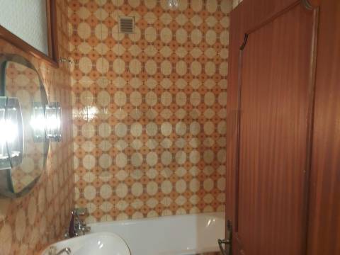 Apartamento T2 em Ermesinde com 104  m2,garagem BOX e varanda