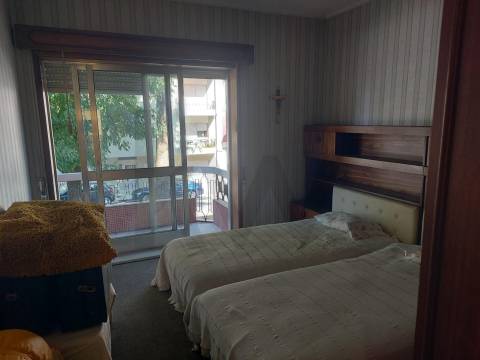 Apartamento T2 em Ermesinde com 104  m2,garagem BOX e varanda