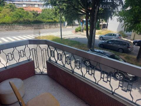 Apartamento T2 em Ermesinde com 104  m2,garagem BOX e varanda