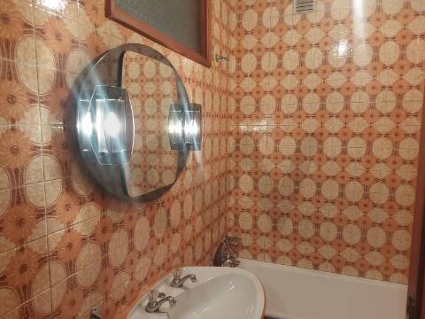 Apartamento T2 em Ermesinde com 104  m2,garagem BOX e varanda