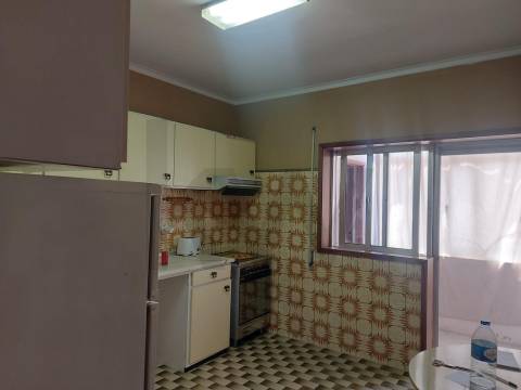 Apartamento T2 em Ermesinde com 104  m2,garagem BOX e varanda