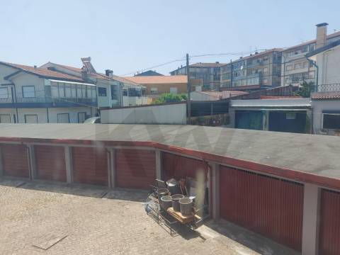 Apartamento T2 em Ermesinde com 104  m2,garagem BOX e varanda