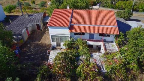 🏡 Moradia T3 no centro da aldeia de Enxames, Fundão