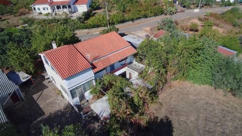 🏡 Moradia T3 no centro da aldeia de Enxames, Fundão