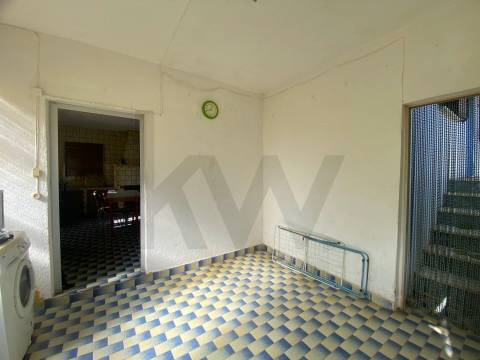 🏡 Moradia T3 no centro da aldeia de Enxames, Fundão