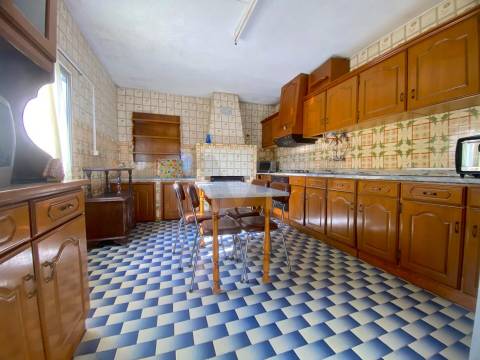 🏡 Moradia T3 no centro da aldeia de Enxames, Fundão