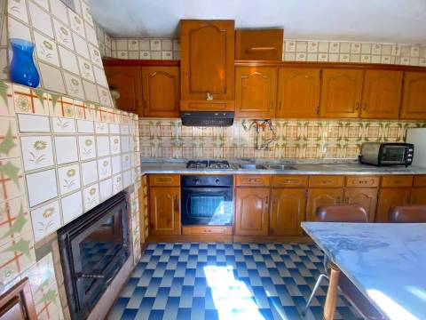 🏡 Moradia T3 no centro da aldeia de Enxames, Fundão