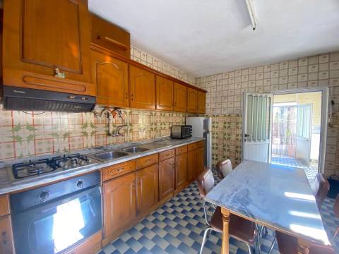 🏡 Moradia T3 no centro da aldeia de Enxames, Fundão