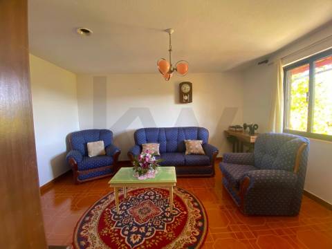 🏡 Moradia T3 no centro da aldeia de Enxames, Fundão