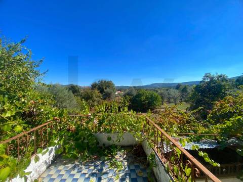 🏡 Moradia T3 no centro da aldeia de Enxames, Fundão