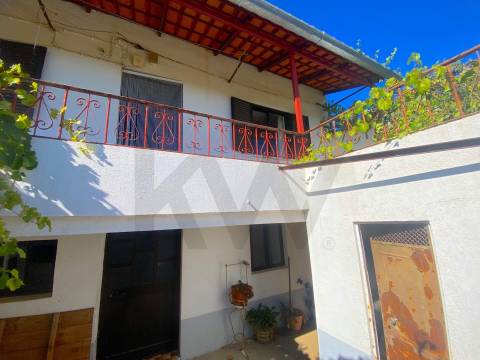 🏡 Moradia T3 no centro da aldeia de Enxames, Fundão