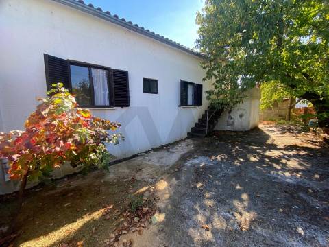 🏡 Moradia T3 no centro da aldeia de Enxames, Fundão