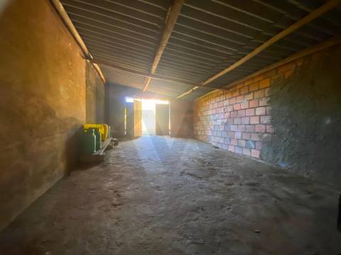 🏡 Moradia T3 no centro da aldeia de Enxames, Fundão