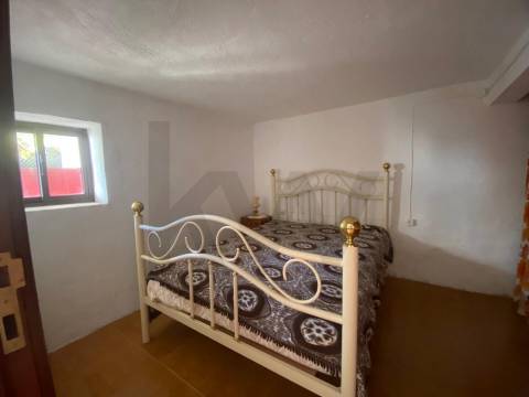 🏡 Moradia T3 no centro da aldeia de Enxames, Fundão