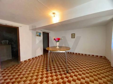 🏡 Moradia T3 no centro da aldeia de Enxames, Fundão