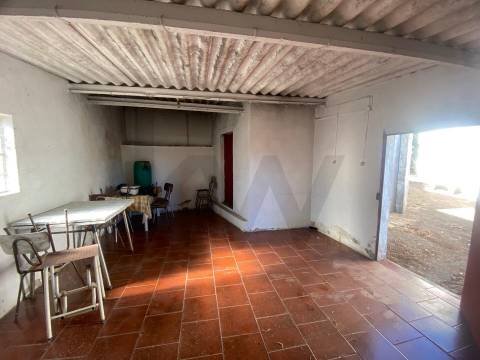 🏡 Moradia T3 no centro da aldeia de Enxames, Fundão