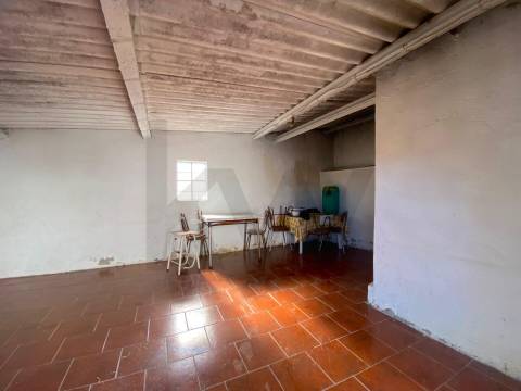 🏡 Moradia T3 no centro da aldeia de Enxames, Fundão