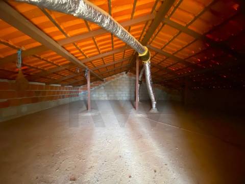 🏡 Moradia T3 no centro da aldeia de Enxames, Fundão