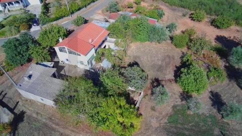 🏡 Moradia T3 no centro da aldeia de Enxames, Fundão