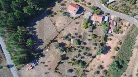 🏡 Moradia T3 no centro da aldeia de Enxames, Fundão