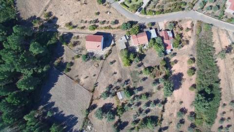 🏡 Moradia T3 no centro da aldeia de Enxames, Fundão