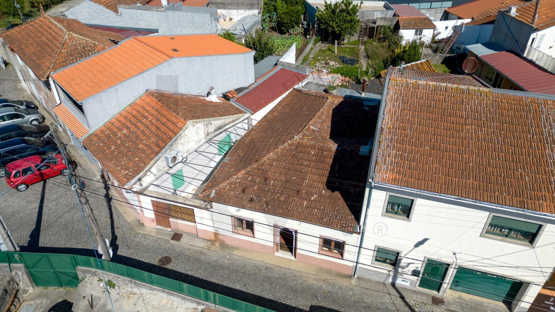 MORADIA TÉRREA com QUINTAL para RESTAURAR em VALBOM | GONDOMAR