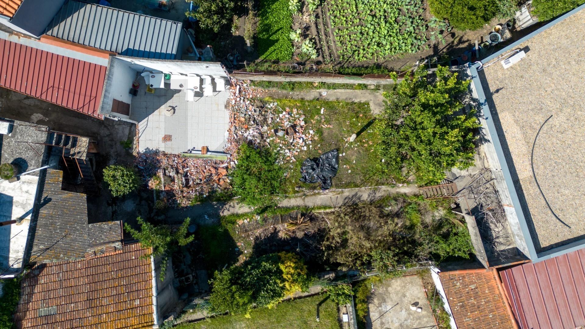 MORADIA TÉRREA com QUINTAL para RESTAURAR em VALBOM | GONDOMAR