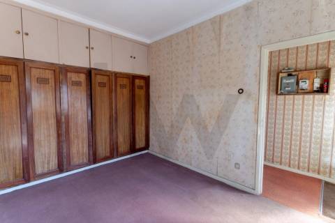 MORADIA TÉRREA com QUINTAL para RESTAURAR em VALBOM | GONDOMAR