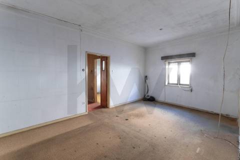 MORADIA TÉRREA com QUINTAL para RESTAURAR em VALBOM | GONDOMAR