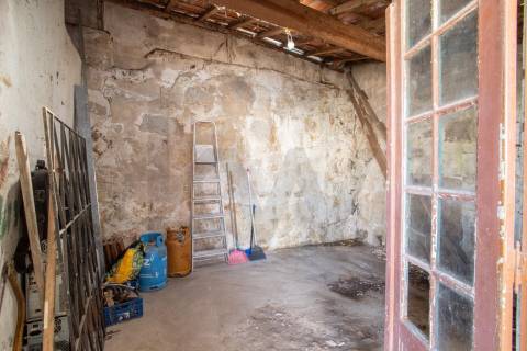 MORADIA TÉRREA com QUINTAL para RESTAURAR em VALBOM | GONDOMAR