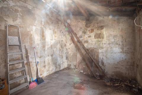 MORADIA TÉRREA com QUINTAL para RESTAURAR em VALBOM | GONDOMAR