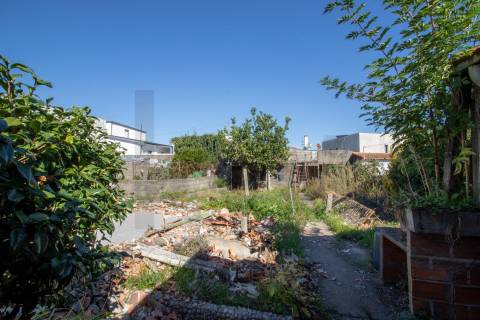 MORADIA TÉRREA com QUINTAL para RESTAURAR em VALBOM | GONDOMAR