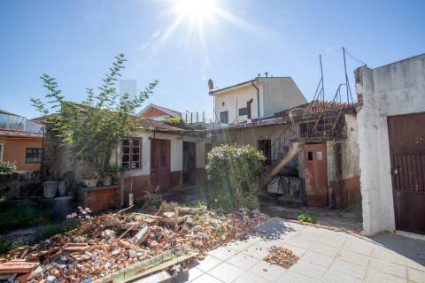 MORADIA TÉRREA com QUINTAL para RESTAURAR em VALBOM | GONDOMAR