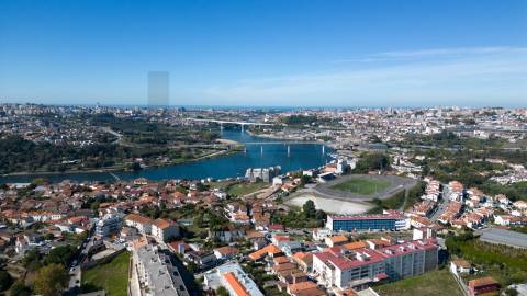 MORADIA TÉRREA com QUINTAL para RESTAURAR em VALBOM | GONDOMAR