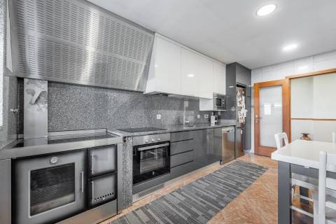 Andar Moradia T3 com garagem fechada e jardim Monte Córdova Santo Tirso