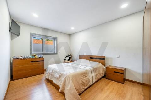 Andar Moradia T3 com garagem fechada e jardim Monte Córdova Santo Tirso