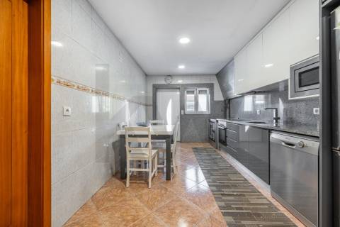 Andar Moradia T3 com garagem fechada e jardim Monte Córdova Santo Tirso