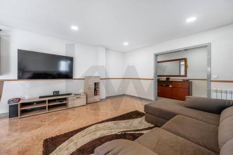 Andar Moradia T3 com garagem fechada e jardim Monte Córdova Santo Tirso