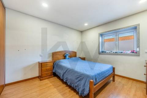 Andar Moradia T3 com garagem fechada e jardim Monte Córdova Santo Tirso