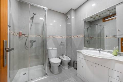 Andar Moradia T3 com garagem fechada e jardim Monte Córdova Santo Tirso