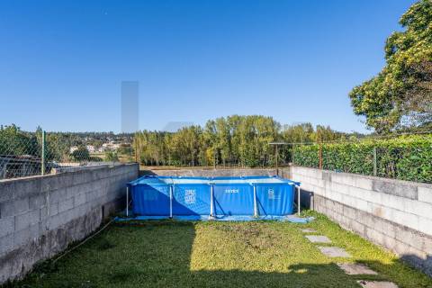 Andar Moradia T3 com garagem fechada e jardim Monte Córdova Santo Tirso