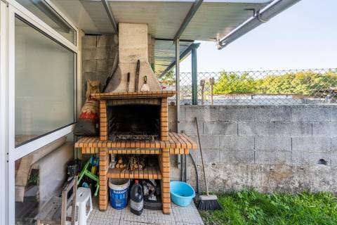 Andar Moradia T3 com garagem fechada e jardim Monte Córdova Santo Tirso