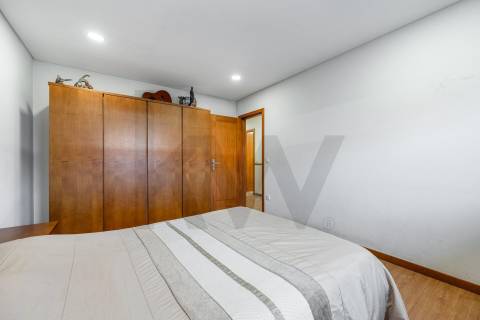 Andar Moradia T3 com garagem fechada e jardim Monte Córdova Santo Tirso