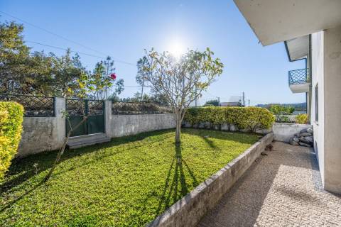 Andar Moradia T3 com garagem fechada e jardim Monte Córdova Santo Tirso