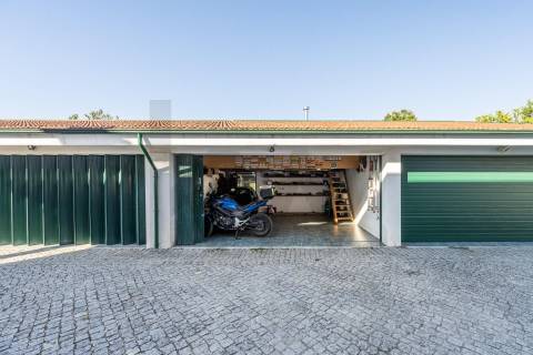 Andar Moradia T3 com garagem fechada e jardim Monte Córdova Santo Tirso