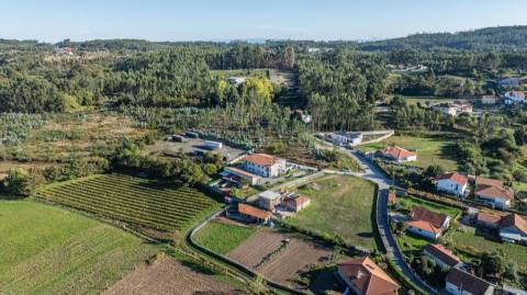 Andar Moradia T3 com garagem fechada e jardim Monte Córdova Santo Tirso