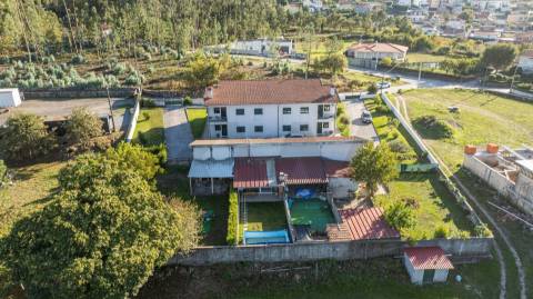 Andar Moradia T3 com garagem fechada e jardim Monte Córdova Santo Tirso