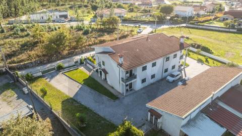 Andar Moradia T3 com garagem fechada e jardim Monte Córdova Santo Tirso