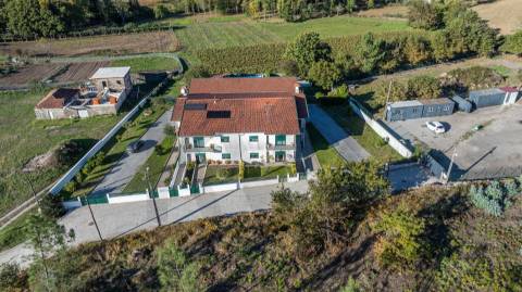 Andar Moradia T3 com garagem fechada e jardim Monte Córdova Santo Tirso